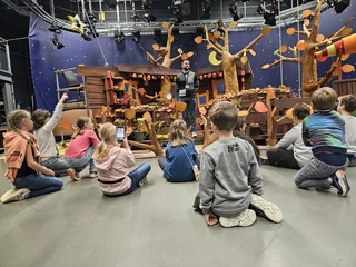 Am TV Set vom Baumhaus